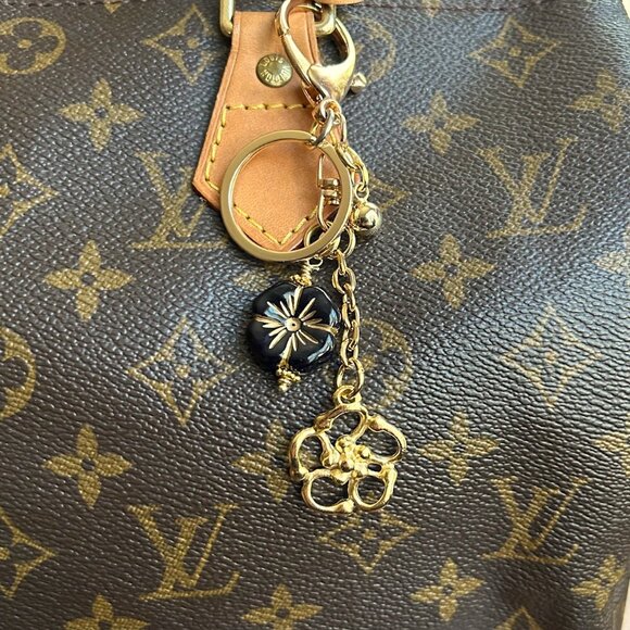 ABSTRACT FLOWER Bag Charm Black and Gold Tone 🌺 - Picture 8 of 10